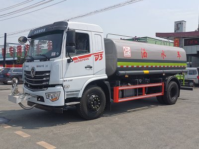 東風(fēng)D3型    12-15噸   灑水車(chē)