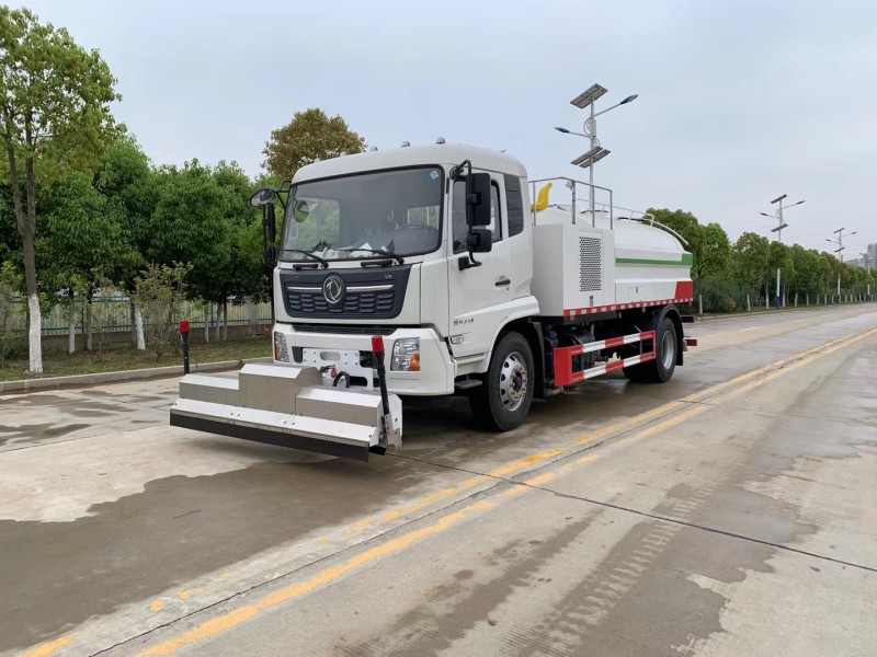 東風(fēng)天錦   路面養(yǎng)護車